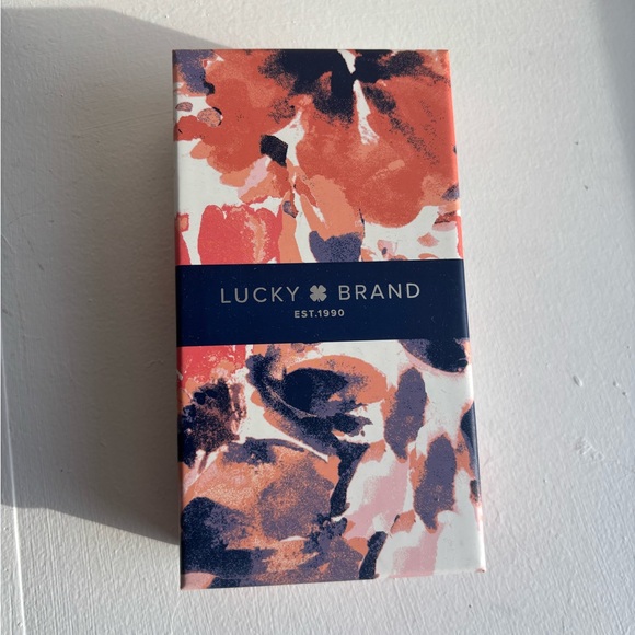 NIB Lucky Brand Gold Tone Flower Earrings - Picture 2 of 3